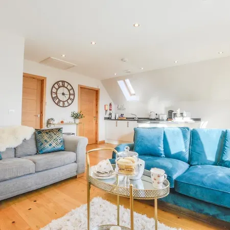Rowan Tree Apartment - A Modern, Quiet Hideaway With Sweeping Views Across Oban Exterior photo