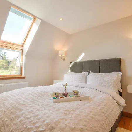 Rowan Tree Apartment - A Modern, Quiet Hideaway With Sweeping Views Across Oban Exterior photo