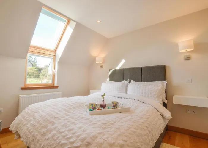 Rowan Tree Apartment - A Modern, Quiet Hideaway With Sweeping Views Across Oban