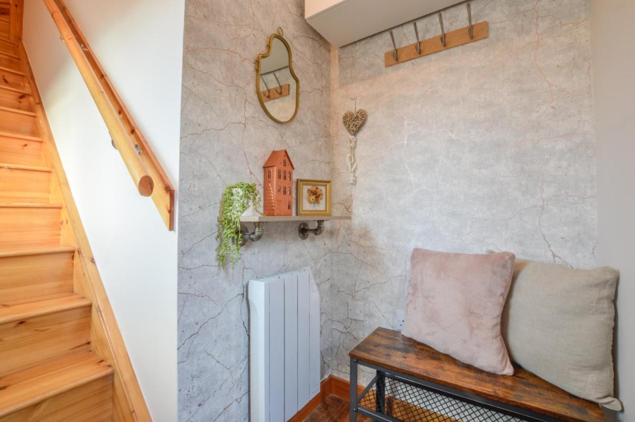 Rowan Tree - Modern Apartment, Free Parking & Views Oban